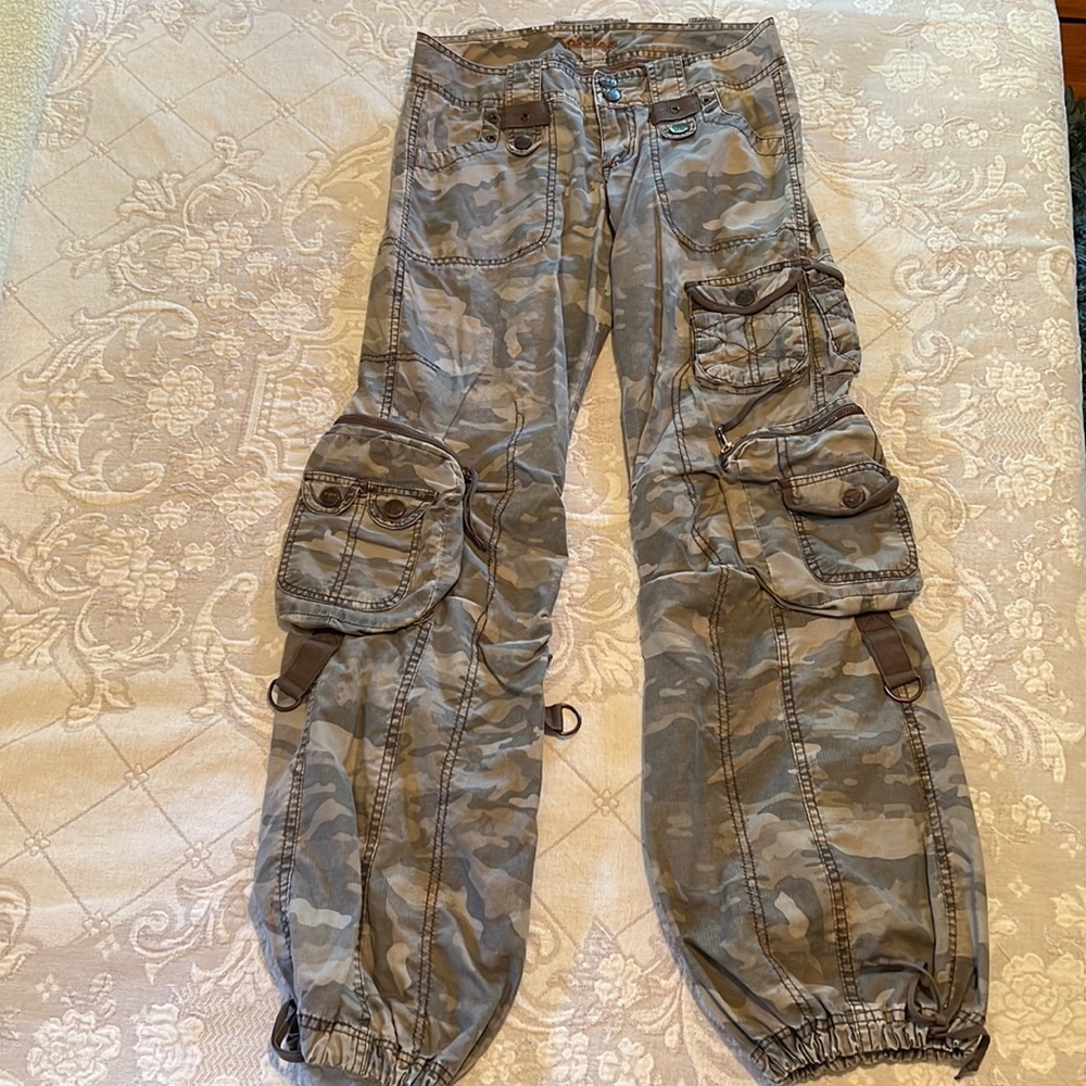 Plugg camouflage cargo pants